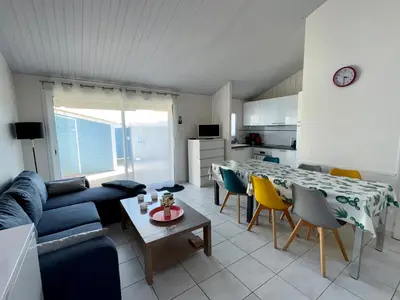 Cuisine ou kitchenette dans l'établissement Maison 8 pers à deux pas de la mer - Saint Hilaire de Riez - FR-1-323-407