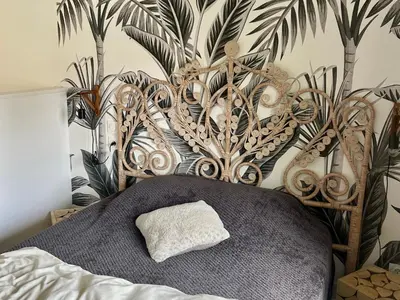 Un ou plusieurs lits dans un hébergement de l'établissement Maison Charme Proche Plage et Forêt avec Jardin, WiFi, BBQ, et Pistes Cyclables à Proximité - FR-1-652-39