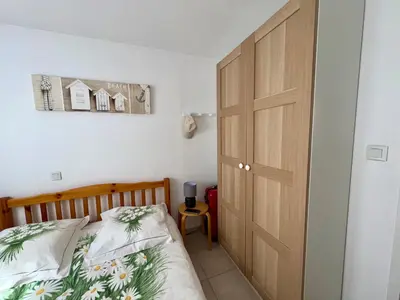 Un ou plusieurs lits dans un hébergement de l'établissement Maison de Vacances Idéale: Proche Mer, Golf et Thalasso, Jardin Privatif, 6 Pers, Parking Inclus - FR-1-323-364