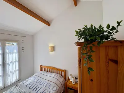 Un ou plusieurs lits dans un hébergement de l'établissement Maison de Vacances Idéale: Proche Mer, Golf et Thalasso, Jardin Privatif, 6 Pers, Parking Inclus - FR-1-323-364
