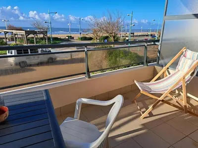 Balcon ou terrasse dans l'établissement Appartement spacieux 5 pers face à la mer, animaux admis - FR-1-323-485
