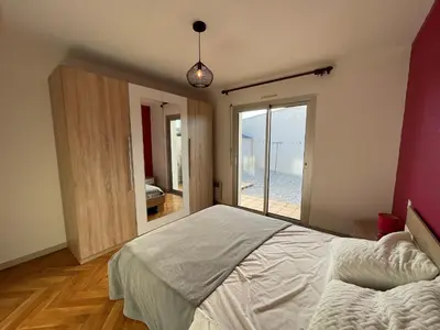 Un ou plusieurs lits dans un hébergement de l'établissement Maison spacieuse à 350m de la plage, 5 chambres, calme - FR-1-323-489