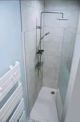 Salle de bains dans l'établissement Chambre indépendante - WC et SDB privatifs