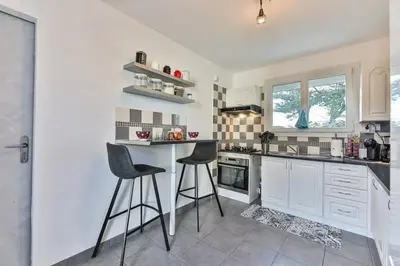 Cuisine ou kitchenette dans l'établissement Maison de charme au coeur du marais breton Vendéen