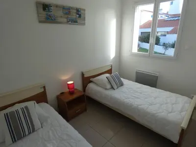 Un ou plusieurs lits dans un hébergement de l'établissement Appartement moderne 6 pers, terrasse et parking à Notre-Dame-de-Monts - FR-1-540-277