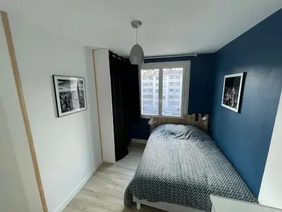 Un ou plusieurs lits dans un hébergement de l'établissement Grand appartement cosy 4ch