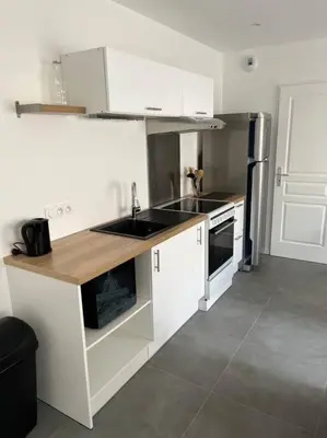 Cuisine ou kitchenette dans l'établissement Appartement neuf avec patio