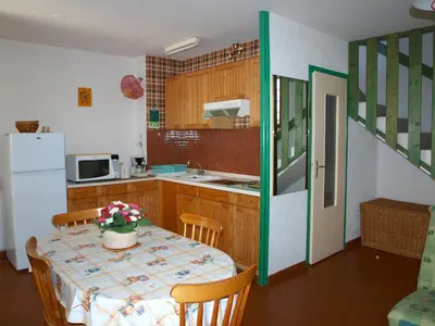 Cuisine ou kitchenette dans l'établissement Vacances à Saint-Jean-de-Monts : Pavillon intime 6 pers., proche plage et commerces - FR-1-323-369
