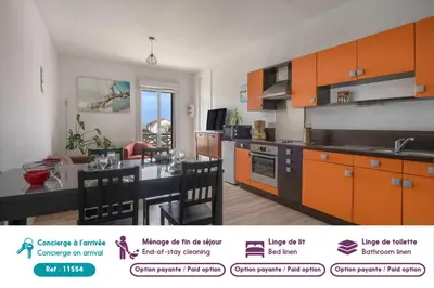 Cuisine ou kitchenette dans l'établissement À 50m de la plage, Appartement vue mer