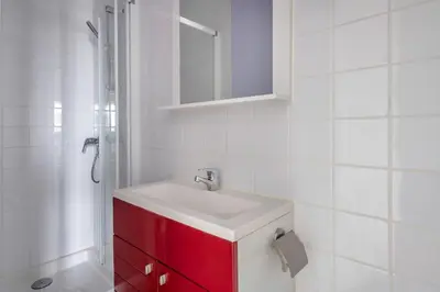 Salle de bains dans l'établissement Appartement Vue mer pour 4 à 50m Plage