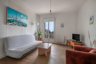 Télévision ou salle de divertissement dans l'établissement Appartement Vue mer pour 4 à 50m Plage