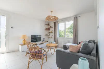 Télévision ou salle de divertissement dans l'établissement L'Escampette - A 650m de la plage