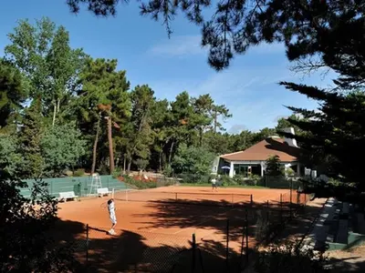 Tennis ou squash au sein de l'appartement ou à proximité