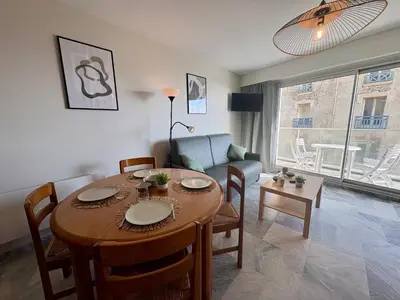Coin salon dans l'établissement Appartement 1 chambre, 4 couchages, garage à Saint-Jean-de-Monts - FR-1-323-316