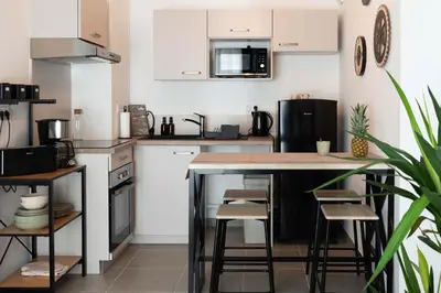 Cuisine ou kitchenette dans l'établissement le petit Anjou, cocon chaleureux et apaisant