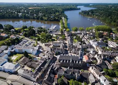 Vue générale sur Sucé-sur-Erdre ou vue de la ville depuis la maison de vacances