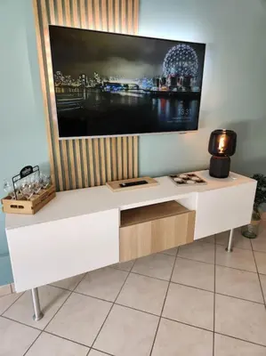 Télévision ou salle de divertissement dans l'établissement Maison cosy et décorée avec goût à la campagne