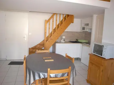 Cuisine ou kitchenette dans l'établissement Maison familiale à Saint-Jean-de-Monts, piscine commune, parking privé - FR-1-323-377