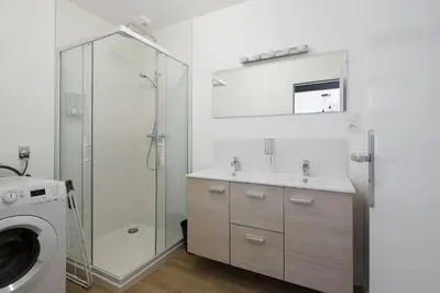 Salle de bains dans l'établissement New-York New-York : fibre Wifi/Linge/Parking