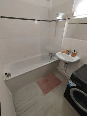 Salle de bains dans l'établissement Appartement proche stade et parc expo (2)