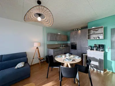 Cuisine ou kitchenette dans l'établissement Appartement rénové à Saint Jean de Monts - Face à la mer - Internet rapide - FR-1-323-496