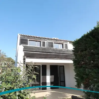 Maison 2 Chambres près Plage et Commerces - Parking Privé - FR-1-323-366