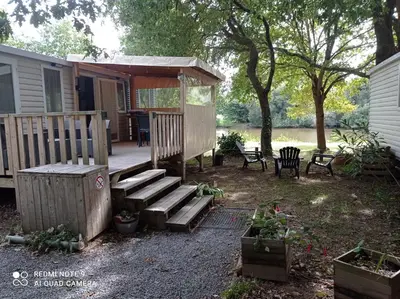 Jardin de l'établissement mobil home