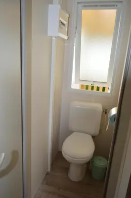 Salle de bains dans l'établissement mobil home