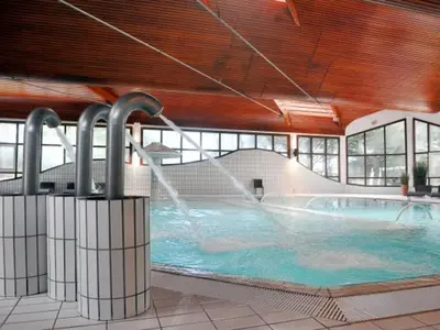 Piscine de l'établissement Maison Familiale Proche Mer - 5 Pers, Saint Jean de Monts - FR-1-323-410 ou située à proximité