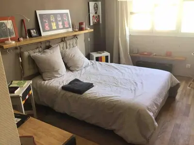 Un ou plusieurs lits dans un hébergement de l'établissement Appt 3 chambres hyper centre très calme très clair quartier place Royale, parking gratuit
