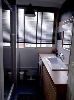 Salle de bains dans l'établissement Appt 3 chambres hyper centre très calme très clair quartier place Royale, parking gratuit