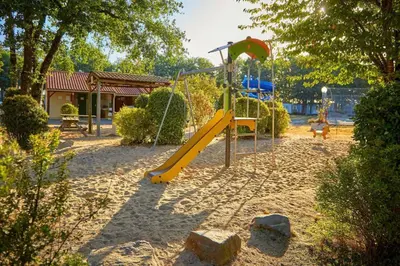 Aire de jeux pour enfants de l'établissement Mobil home 6 personnes - puy du fou