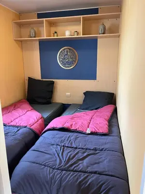 Un ou plusieurs lits dans un hébergement de l'établissement Mobil home 6 personnes - puy du fou