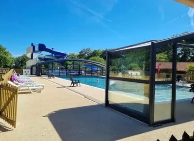 Piscine de l'établissement Mobil home 6 personnes - puy du fou ou située à proximité