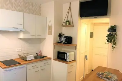 Cuisine ou kitchenette dans l'établissement L'Escale-Cosy appart hypercentre et au calme