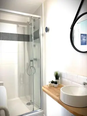 Salle de bains dans l'établissement L'Escale-Cosy appart hypercentre et au calme