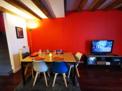 Télévision ou salle de divertissement dans l'établissement Trentemoult : Charmante grande maison avec vue sur Loire 105 m2