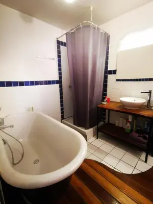 Salle de bains dans l'établissement Trentemoult : Charmante grande maison avec vue sur Loire 105 m2