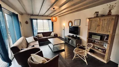 Coin salon dans l'établissement Maison d'architecte de la Parée
