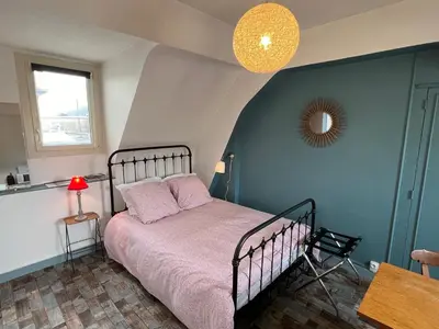 Un ou plusieurs lits dans un hébergement de l'établissement Maison Bout du monde château Angers hyper centre