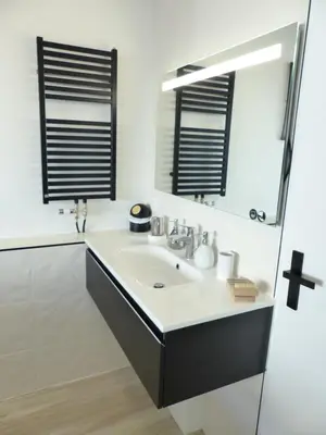 Salle de bains dans l'établissement La Cité des Coeurs LU Parking inclus