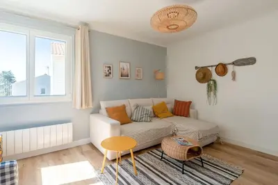 Coin salon dans l'établissement Charmante maison à 100M de la plage