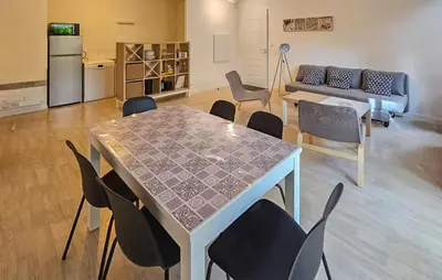 Cuisine ou kitchenette dans l'établissement 2 Bedroom Nice Apartment In Le Pellerin