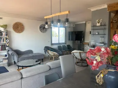 Coin salon dans l'établissement Maison a étages bord de mer