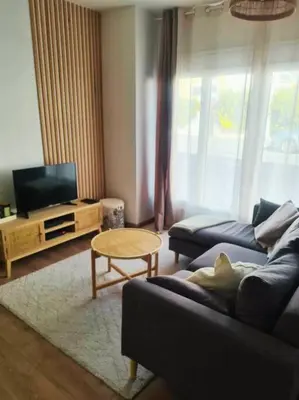 Télévision ou salle de divertissement dans l'établissement Charmante maisonnette - St naz- Comme à la maison
