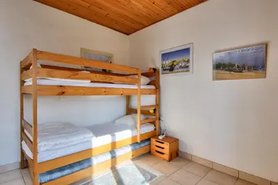 Un ou plusieurs lits dans un hébergement de l'établissement Maison de Charme avec Jardin, Plage à Pied