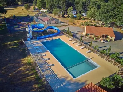 Piscine de l'établissement Mobil home Clim+ Confort PUY du FOU 2Chb / 5Pers ou située à proximité