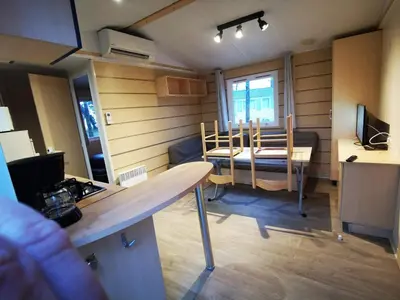 Télévision ou salle de divertissement dans l'établissement Mobil home Clim+ Confort PUY du FOU 2Chb / 5Pers
