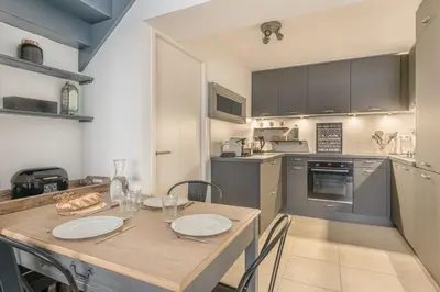 Cuisine ou kitchenette dans l'établissement Le Renoir - Maison au calme à 20min de Nantes