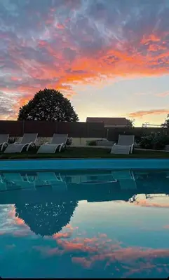 Piscine de l'établissement Charmant T3 privé avec vue et accès piscine ou située à proximité